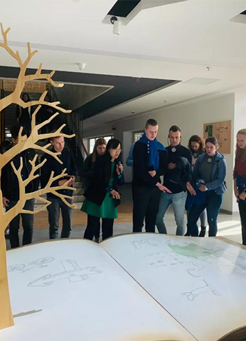 森鷹窗業(yè)迎來荷蘭應(yīng)用技術(shù)大學(xué)到廠參觀，暢談合作前景